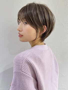 アンド ストーリーズ(&STORIES) 前髪あり耳掛け丸みくびれショートボブ20代30代40代50代(蘭)