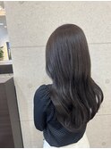 ロングヘアと透明感カラー