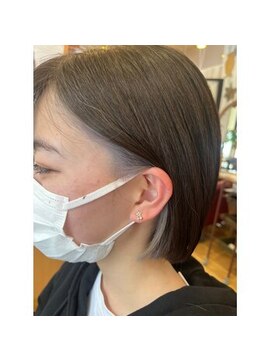 フレンズ 手稲店(friend's) 大人可愛いポイントカラーグレーお手入れ簡単ショートボブ風札幌