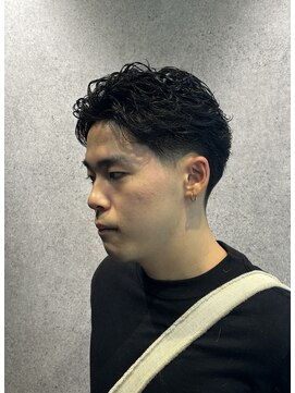 フジヤマバーバーショップ アジト(FUJIYAMA BARBER SHOP ajito) テーパーフェード×パーマ