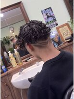 ケーエムシーセントラルルーツ(KMC Central Roots) テーパーフェード、スパイラルパーマ