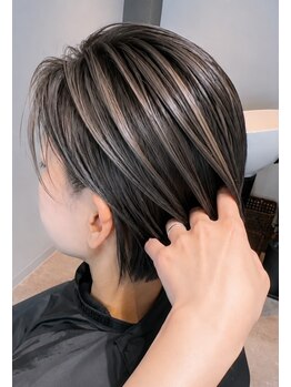 MKKS private salon【ミークス プライベートサロン】の写真/【NEW OPEN/香里園】年齢とともに気になる白髪を隠さず、活かす『白髪ぼかしハイライト』が人気♪