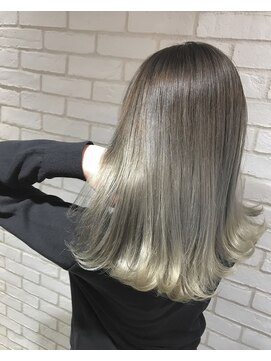 オースト ヘアー ステラ 新宿店(Aust hair Stella) ニュアンスグラデーションカラー×シルバーベージュ/新宿/美容室