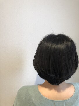 キー(KEY) 耳かけショートボブ　イメチェン