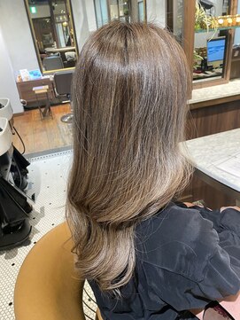 リバレッジ 広尾(Leverage) 白髪ぼかしハイライトアッシュベージュ【広尾/恵比寿】担当:柴崎