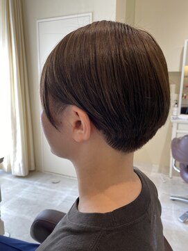 マルム(mulum) 刈り上げ丸みショート 透明感ブラウン *AKARI