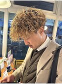 メンズ波巻きツイストスパイラルパーマブリーチハイトーンカラー