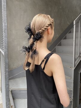 ビビト(bibito) bibito ヘアセット ヘアアレンジ ツインテール タイトアレンジ