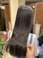 ニジチャウ(Nijichaw)&nbsp;サラサラの指通りと、艶のある美しい髪