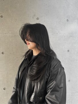 リバレッジ 白金(Leverage) 大人外国人風ロングレイヤー：Mayu Yamaoka