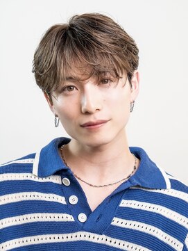 オーシャントーキョーオーバー(OCEAN TOKYO OVER) 韓国ヘアニュアンスコンマバングセンターパートフェザーパーマ