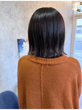 コス(COS) ミディアムボブ