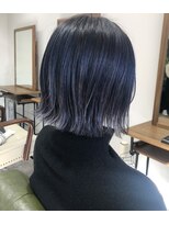 ジェミニー(Gemini) 切りっぱなしボブ×ネイビーカラー