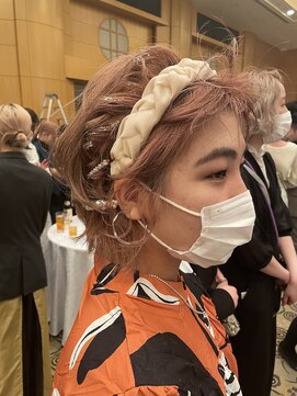 バイブス バイ ケンジ(vibes by KENJE) カチューシャ ヘアアレンジ