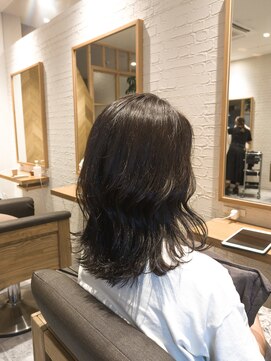 カダン(Kadan) 外ハネミディアム×ダークグレージュカラー/20代30代40代
