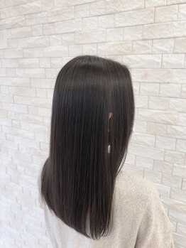 ヘアーオアシス 太田店(Hair OASIS)の写真/豊富な種類の薬剤でお悩みや髪質に合わせた縮毛矯正をカスタマイズ！自然で柔らかい仕上がりを実現◎