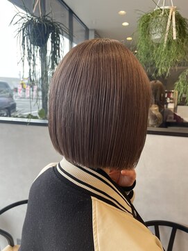 アチーブリス(achieve Liss) 大人ナチュナル切りっぱなしボブ ミルクティーベージュ