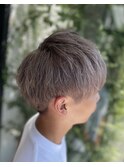 アッシュベージュ×刈り上げスタイル