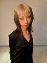 アリー(ally) シャギー黒髪ロングウルフカットロングレイヤーカット外ハネ