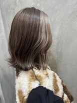 クロ(curro)&nbsp;ホワイトベーシュ×バングカラー