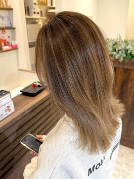 オーバルヘアー(OVAL hair) ハイトーンベージュ/ロングウルフ