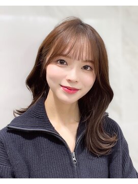 レイリー 原宿 表参道(Rayreee) 柔らかカールミディ×薄め前髪
