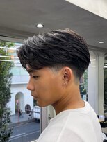 ニコ トウキョウ ロジック(nico TOKYO Logic)&nbsp;刈り上げセンターパートテーパーフェードカットニュアンスパーマ