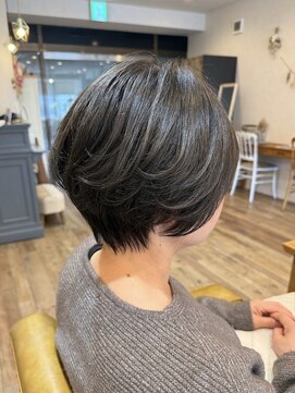 ミルティ(Myrtille) オリーブグレージュ×ショートヘア