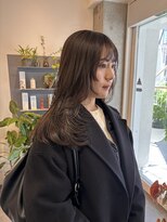 カサネ(casane) 暗髪とレイヤースタイル