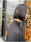 切りっぱなしのミニボブ　