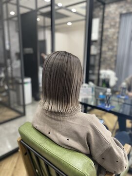 タジサスヘアー(TAJISAS HAIR) ホワイトグレージュ