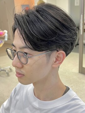 ウェイビーエフティフィフス 横浜西口(WAVEY ft.fifth) センターパートニュアンスパーマ韓国コンマヘアカルマパーマ横浜