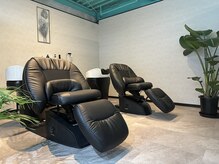 ケイゾウ(KEIZO)の雰囲気（首に負担の少ないフルフラットのシャンプー台でリラックス♪）