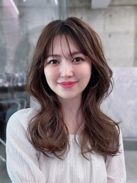 フィヴェント(Fivent) シースルー前髪にウェーブミディアムパーマで朝楽スタイル♪