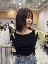 ブラウン(BROUN) 透明感ある暗めグレージュと顔まわりレイヤー外ハネボブ