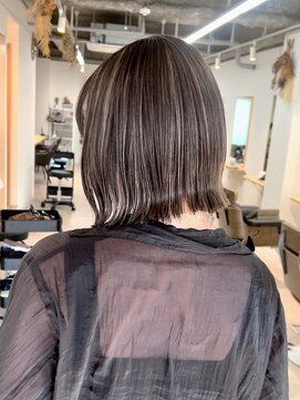 トト 船橋店(toto.) ◇ココアブラウンボルドーミディアムレイヤーウルフカット[船橋]