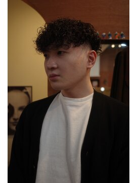 エディ(Edy) メンズスペインカールマッシュ刈り上げケアパーマ眉毛カット岡山