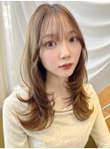 ミディアムレイヤーシャギーカットブリーチなしハニーブラウン