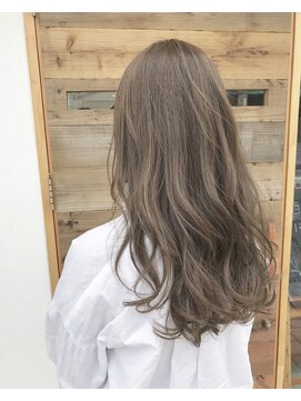 ナナバイロッカ(nana by rocca) 春風に吹かれるやわらかシルバーベージュ