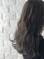 スコレー(schole.)&nbsp;柔らかいカーキーカラーとゆる巻きロング