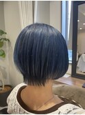ショートボブ×ブルーカラー