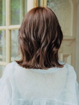ヘアアンドリラクゼーション シャッセ(Hair&Relaxation SASE) 外はねくびれミディ