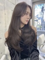 エヌアイ オモテサンドウ(ni omotesando)&nbsp;上品韓国ヘア/センターパートレイヤーロングアッシュグレージュ