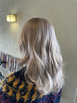 ケストラ(KESTRA) ホワイトブロンド／ハイトーン