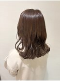 つやベージュ　ミディアムロング　ゆるまき　簡単アレンジ