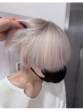 ベレーザ 渋谷(BELEZA) 16067ブリーチ＆ダブルカラーホワイトブロンドアッシュブロンド