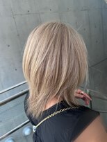 トエ(toe)&nbsp;白髪を活かしたブロンドヘア