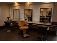 バーバー アミティ プール オム(BAR BER amity POUR HOMME)の雰囲気（和みのある空間で、ゆったりくつろげるバーバー）