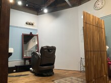 ヘアリビングアローネ(Hair Living Allone)の雰囲気(2階にも個室があります。ご家族でのご来店は是非2階へ!)