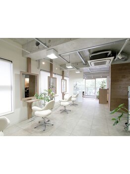 【武庫之荘】明るく開放感のある店内でくつろぎながら綺麗に…♪細かな気遣いや丁寧な接客も人気の秘訣◎